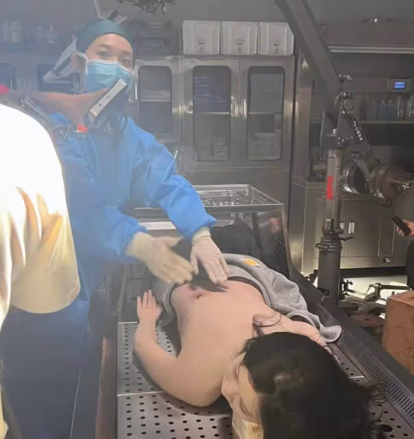 好拼!前TVB小花利穎怡露背扮死屍,只遮下半身稱是最大尺度演出