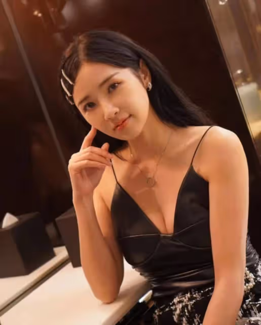 好拼！前TVB小花利穎怡露背扮死屍，只遮下半身稱是最大尺度演出