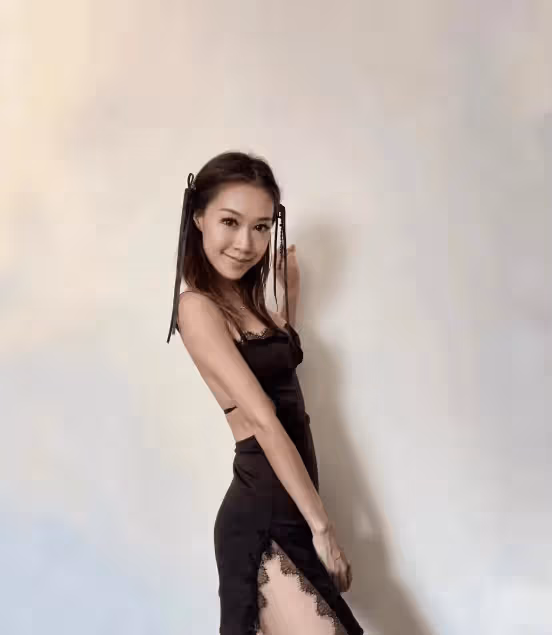 網友辣評一家子狐狸精轉世!前TVB爭議小花二姐曬大尺度照片,疑似回應網友抨擊