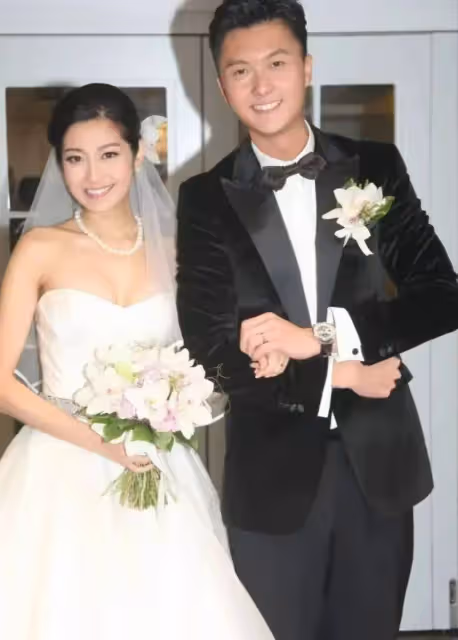 TVB「最索人母」獲好友陪伴慶生,當家小生「黑面」送花,老公繼續消失