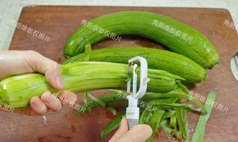 入秋後,遇到這菜別手軟,全身是寶,曬乾比新鮮更好吃,別不懂吃