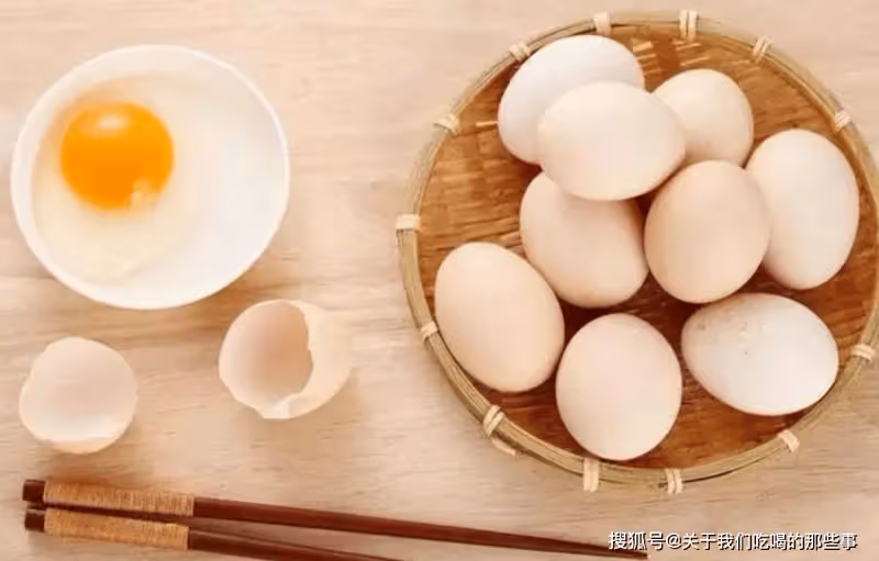 買雞蛋,選白殼的還是選紅殼的?認準「2點」,雞蛋再便宜也不買