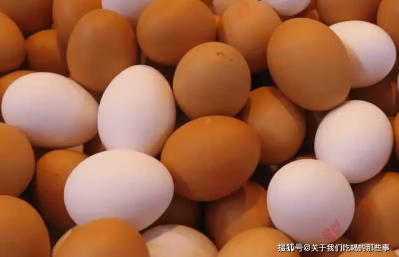 買雞蛋,選白殼的還是選紅殼的?認準「2點」,雞蛋再便宜也不買