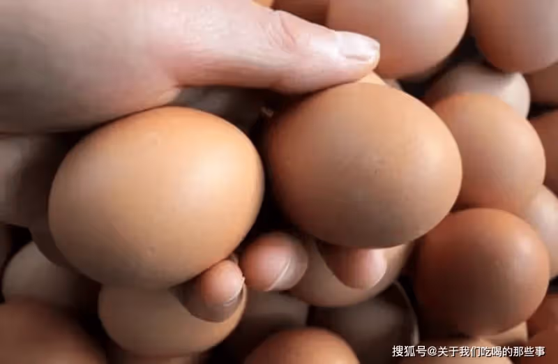 買雞蛋,選白殼的還是選紅殼的?認準「2點」,雞蛋再便宜也不買