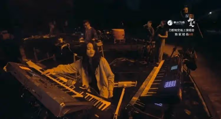 刀郎線上演唱會疑似錄播!連唱39首歌曲切換絲滑,打賞全部捐出