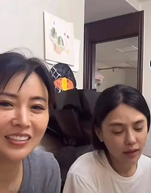 千萬粉絲網紅樊小慧近照曝光!收到鮮花很開心,瘦到脫相讓人心疼