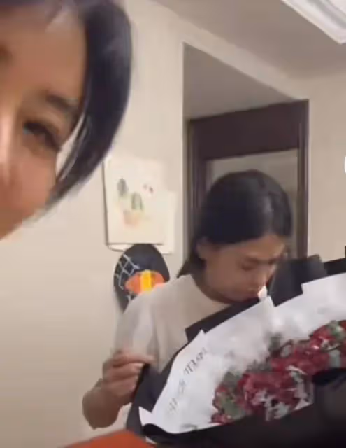 千萬粉絲網紅樊小慧近照曝光!收到鮮花很開心,瘦到脫相讓人心疼