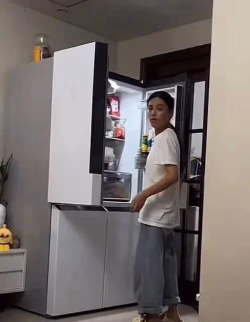 千萬粉絲網紅樊小慧近照曝光!收到鮮花很開心,瘦到脫相讓人心疼