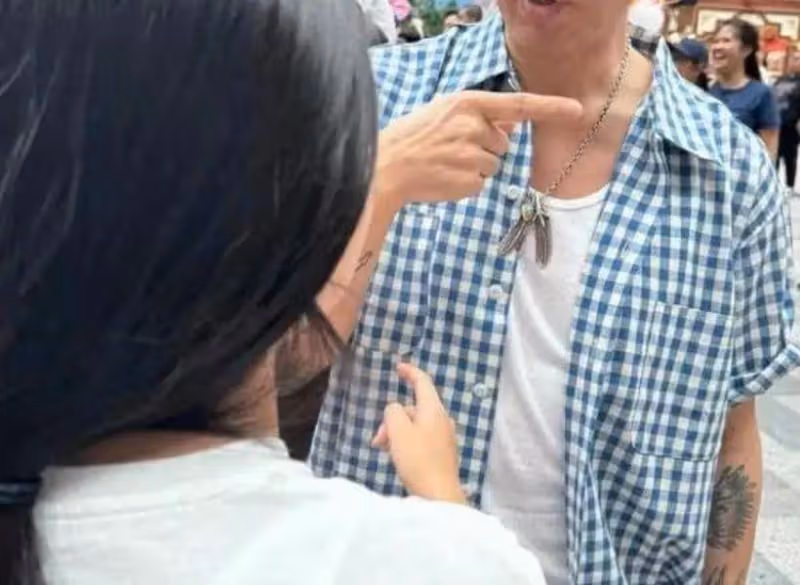 慘不忍睹!大S帶具俊曄跟家人合影,47歲大S骨瘦如柴毫無生氣,嫁錯人的下場