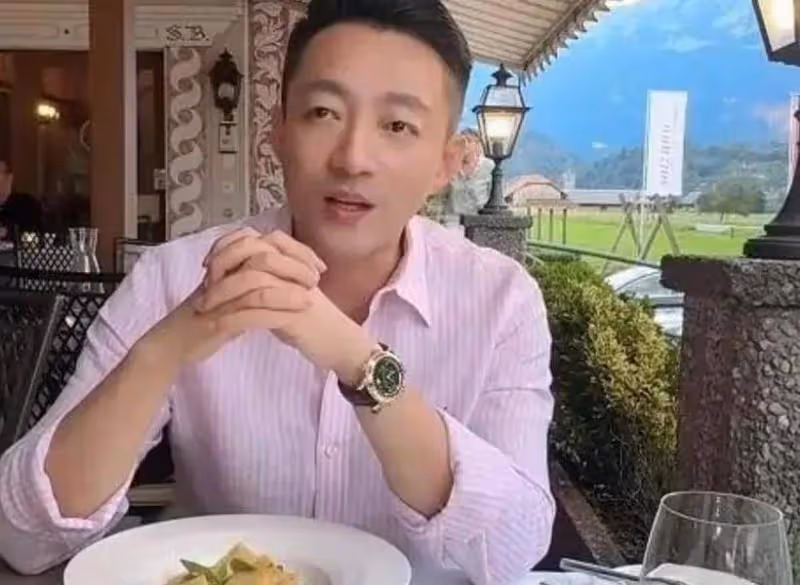 慘不忍睹!大S帶具俊曄跟家人合影,47歲大S骨瘦如柴毫無生氣,嫁錯人的下場