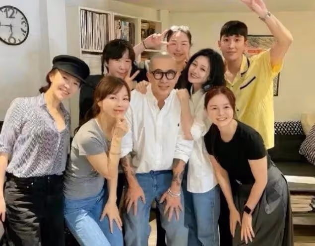 慘不忍睹!大S帶具俊曄跟家人合影,47歲大S骨瘦如柴毫無生氣,嫁錯人的下場