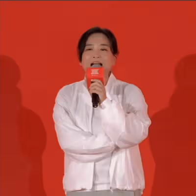 賈玲復胖了嗎?新造型肚子胖出「游泳圈」,臉部圓潤氣質變化明顯