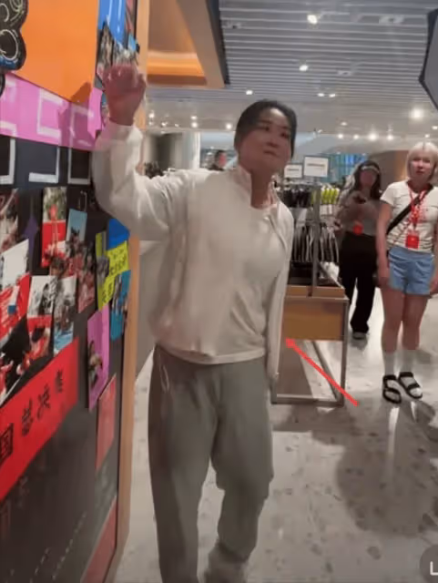 賈玲復胖了嗎?新造型肚子胖出「游泳圈」,臉部圓潤氣質變化明顯