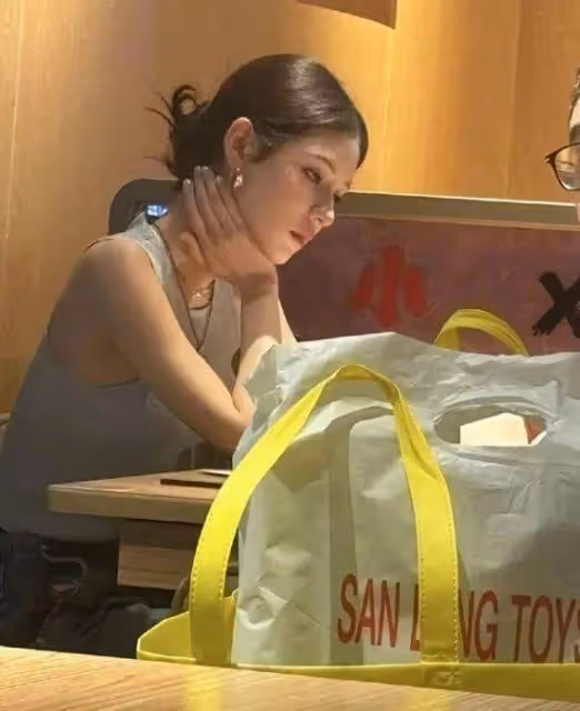 張予曦真人驚艷全場!王思聰前女友中的顏值天花板,3個細節曝光