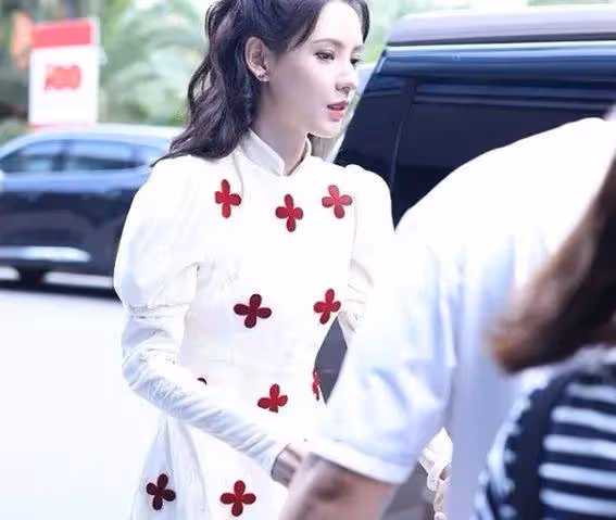 張予曦真人驚艷全場!王思聰前女友中的顏值天花板,3個細節曝光
