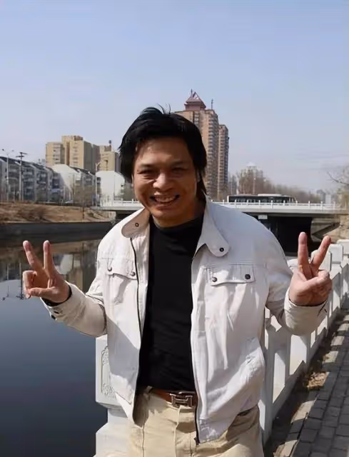 周星馳同窗變如花,61歲半身癱瘓逆襲!李健仁復出背後的秘密