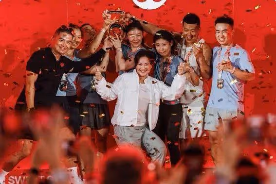 賈玲瘦身神話破滅?活動生圖曝光 網友:這是我的真實寫照!