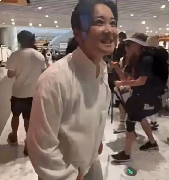 賈玲瘦身神話破滅?活動生圖曝光 網友:這是我的真實寫照!