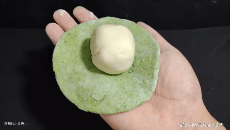 九月不吃它實在虧,嘗鮮只剩一個月!切碎揉到饅頭裡,一口清香甘甜、鬆軟可口