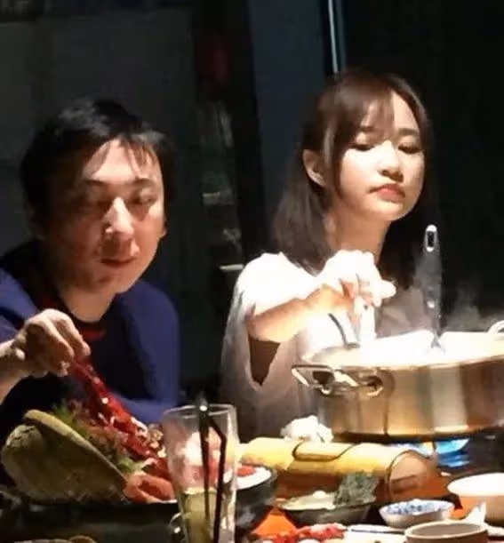 驚爆!王思聰雪梨吸毒醜聞 閃閃身世成謎 辣眼照片揭秘豪門黑幕