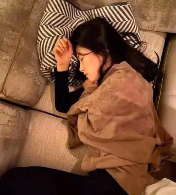 朱珠40歲生日趴曝光!素顏醉酒、義大利性感照,她的人生贏家秘訣是…