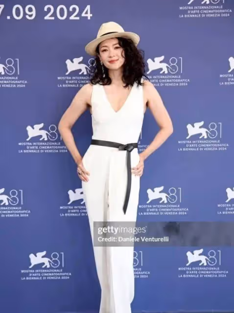 章子怡PK異形女王！威尼斯紅毯驚艷全場，網友：國際巨星就是不一樣