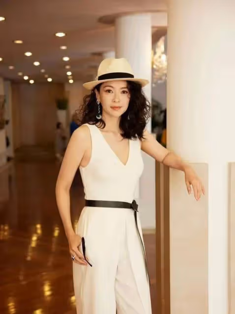 章子怡PK異形女王！威尼斯紅毯驚艷全場，網友：國際巨星就是不一樣