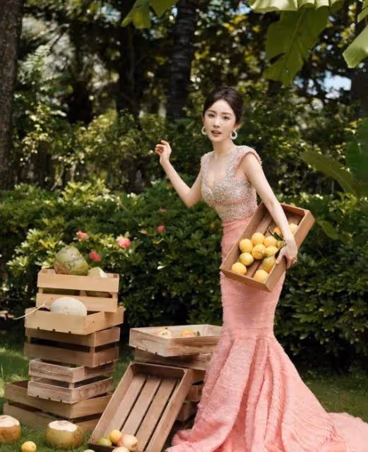 38歲楊冪驚艷變身!水果女王造型曝光,前夫看到都後悔?