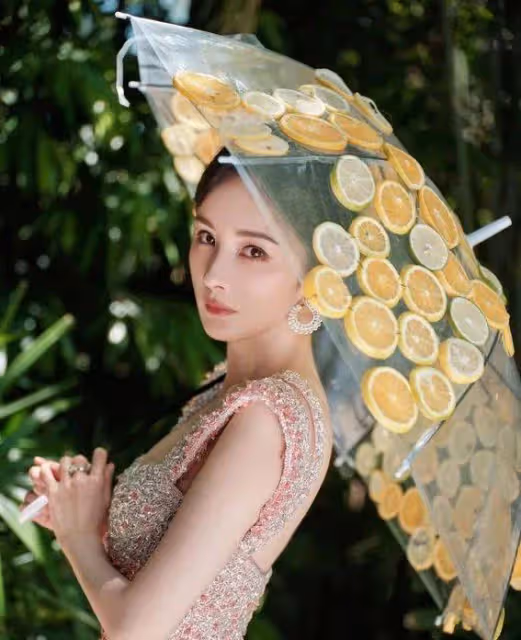 38歲楊冪驚艷變身!水果女王造型曝光,前夫看到都後悔?