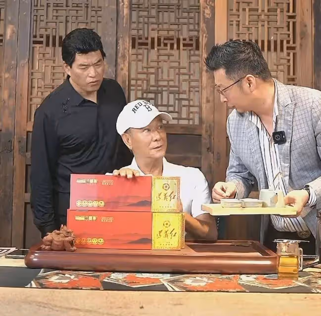 李修賢直播帶貨新玩法,邀大傻模仿者同台,網友直呼「回憶殺」