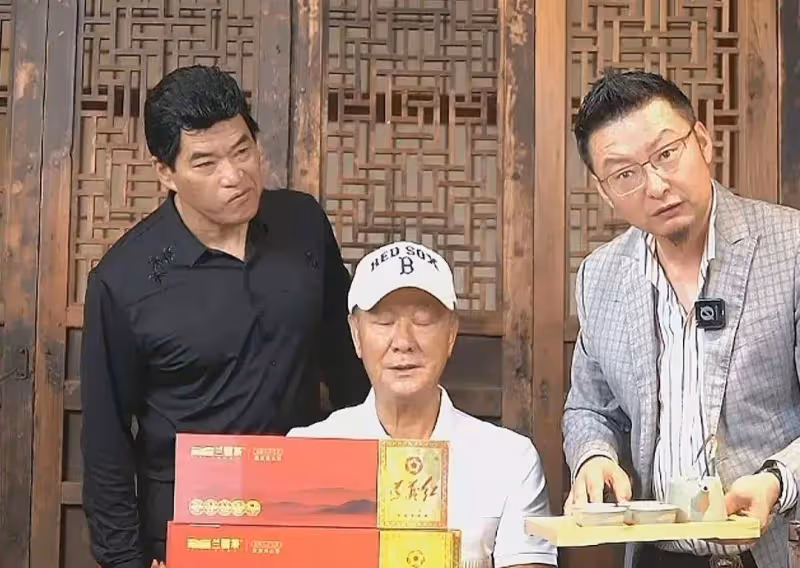 李修賢直播帶貨新玩法,邀大傻模仿者同台,網友直呼「回憶殺」