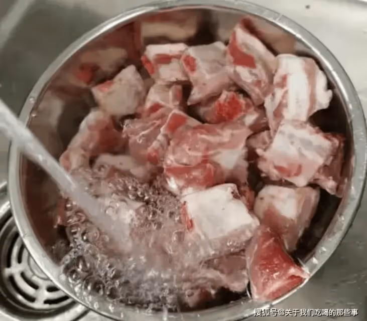 燉排骨湯,牢記「3不放3竅門」,肉香湯鮮無腥味,一碗不夠喝