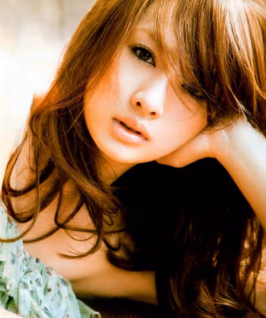 日本女星北川景子寫真露事業線!膚白貌美大長腿性感撩人