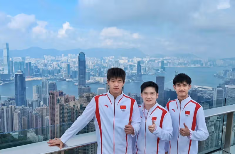 吳艷妮海南出席海之言活動,濃妝艷抹惹爭議,被問怎麼沒去香港