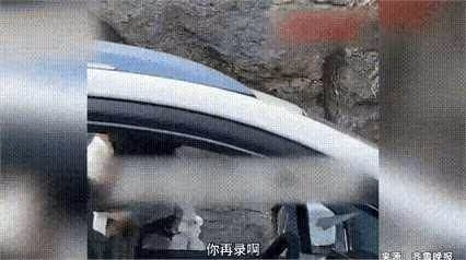 青島路虎女逆行,暴打退伍軍人後逃逸!身份被扒,官方通報!