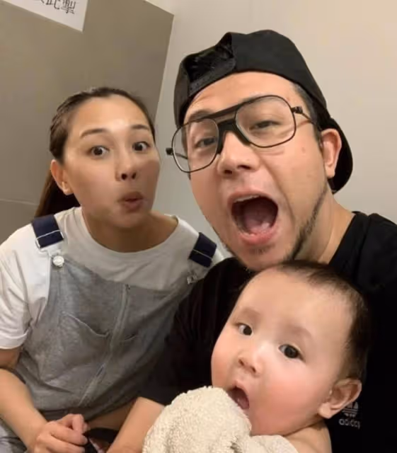 不鬧離婚積極洗底!張致恆罕曬一家六口照,四個兒子都遺傳其顏值