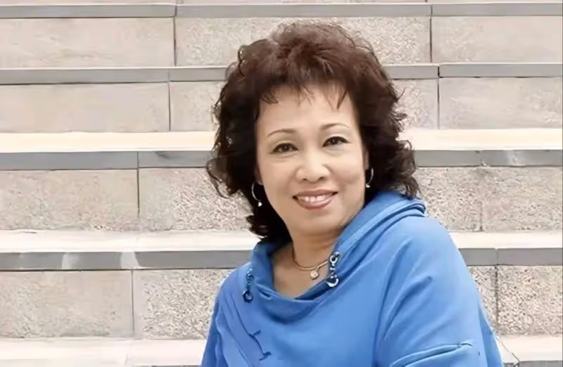 TVB金牌綠葉曾拍國外大片,年輕時顏值高,是混血兒英文流利