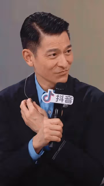 追夢成功！TVB男星17歲兒子成職業足球員，曾年花40萬英國深造