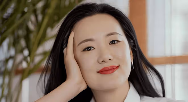 陪伴陳道明8年,2億身價不求名分,轉身嫁王菲初戀,49歲拿影后