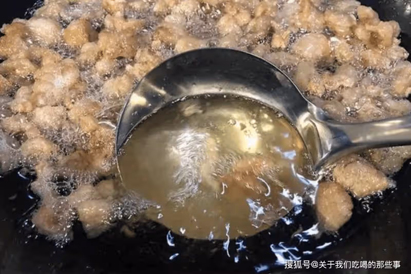 熬豬油,用油熬還是用水熬?教您正確做法,雪白香濃,1年不壞