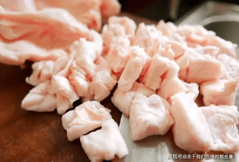 熬豬油,用油熬還是用水熬?教您正確做法,雪白香濃,1年不壞