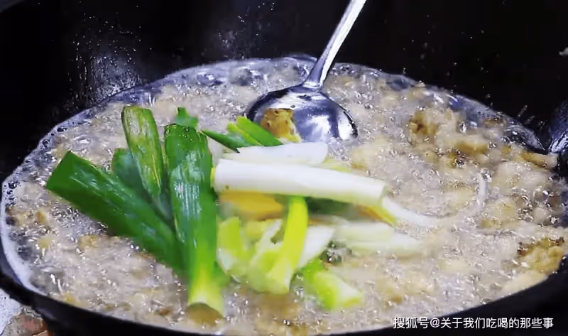 熬豬油,用油熬還是用水熬?教您正確做法,雪白香濃,1年不壞