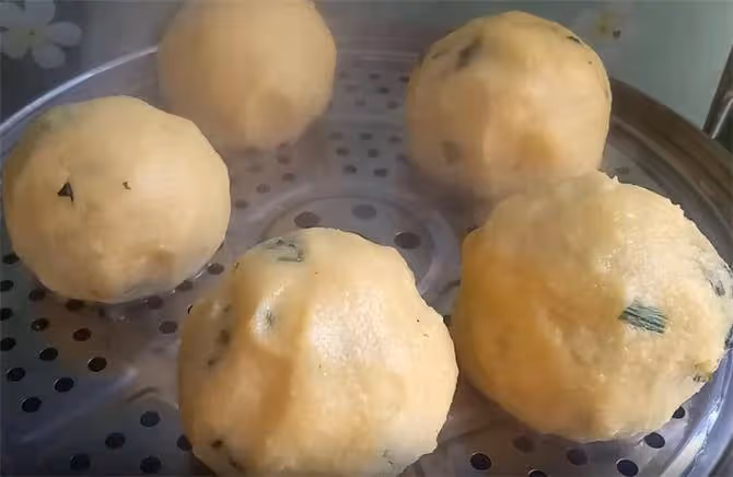 玉米面和菠菜這樣做,減肥又好吃,玉米面味道更濃,嚼起來也很香