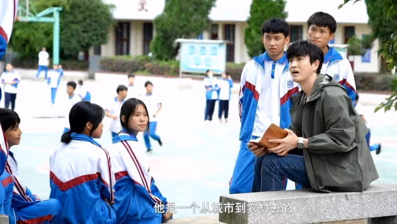 一口看10集,越看越上癮,這部鄉村教育題材劇太治癒了