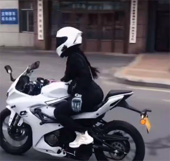 28歲機車女網紅三毛子去世!滿身刺青太顯眼,常玩「失蹤」畫面