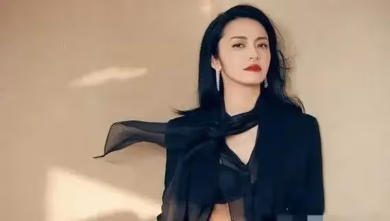 44歲姚晨狂野蛻變!當紅女神竟為音樂節放飛自我?網友:認不出了!