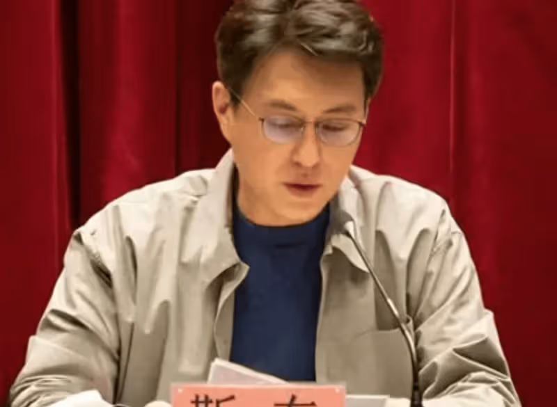 靳東晉升正廳幹部真相曝光,我終於明白:人只有這樣才能真正的體面