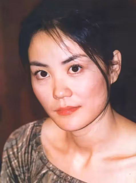 李嫣唇齶裂手術後曬照狀態真好，網友：第一次覺得這麼像王菲