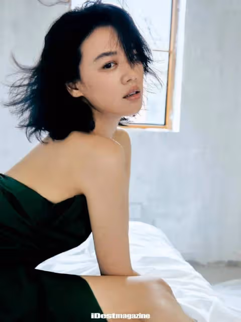 馬思純靚麗寫真露出事業線!膚白貌美大長腿太性感火辣