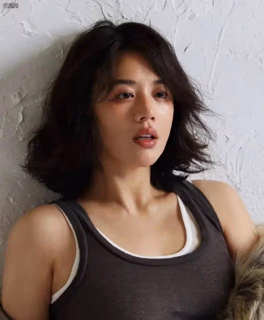 馬思純靚麗寫真露出事業線！膚白貌美大長腿太性感火辣